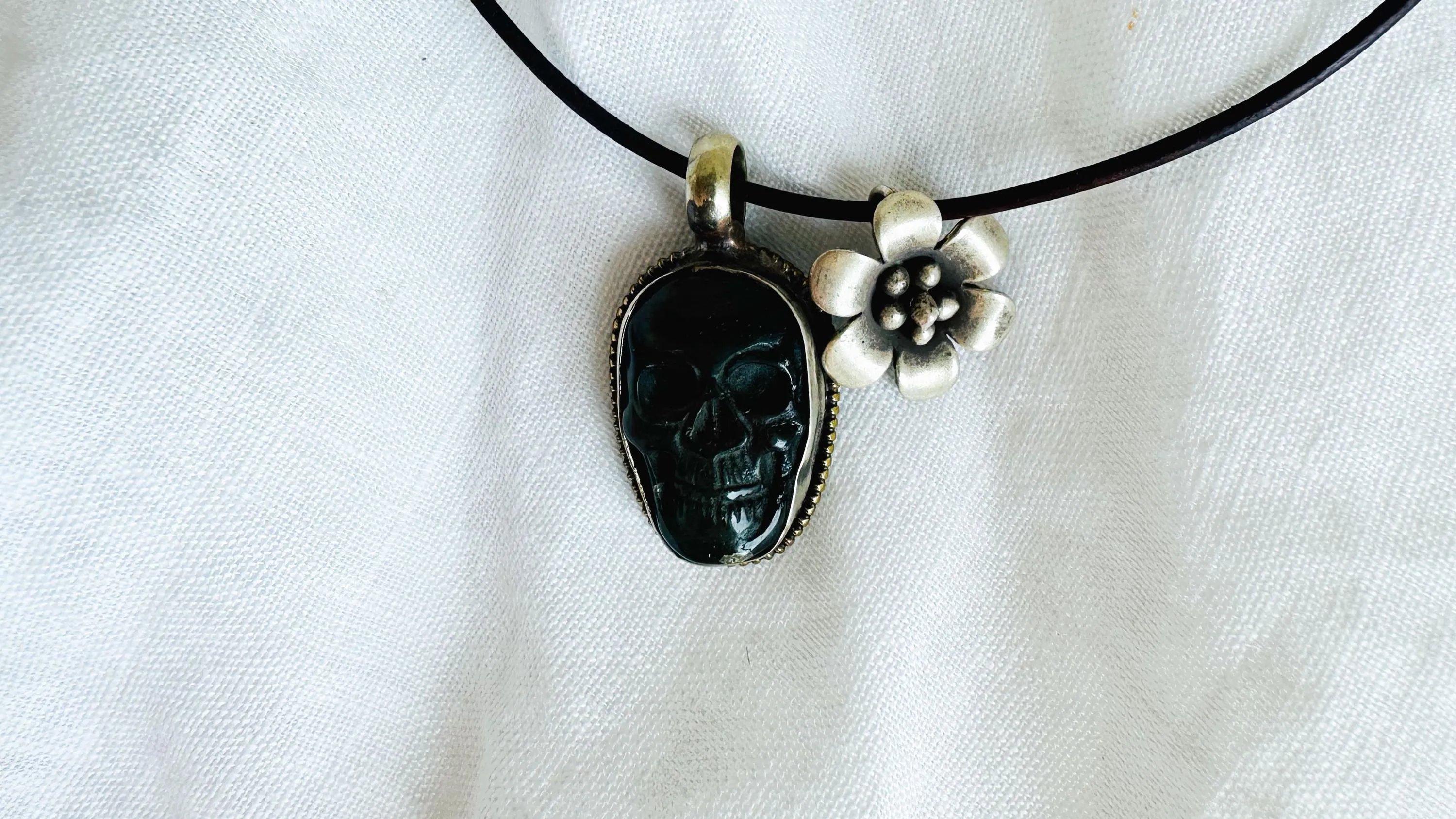 Labradorite Skull Pendant Necklace. Nepalese. 2274