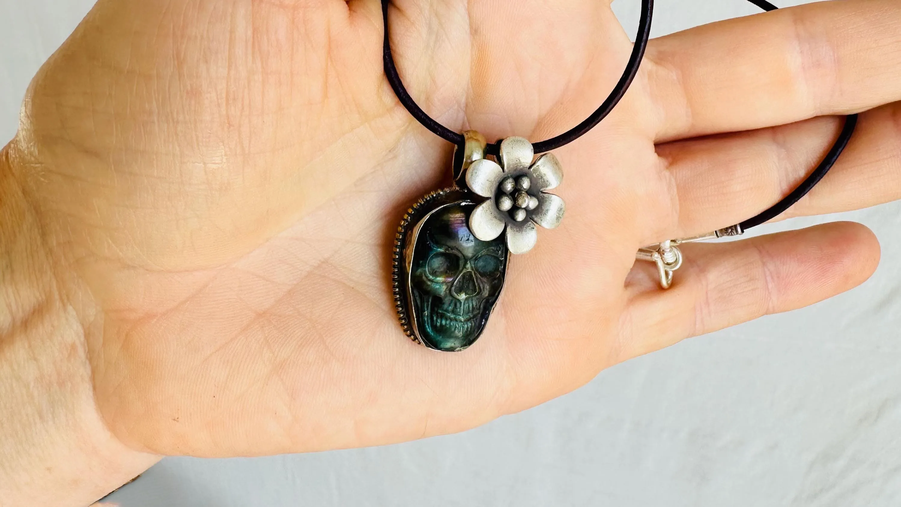 Labradorite Skull Pendant Necklace. Nepalese. 2274