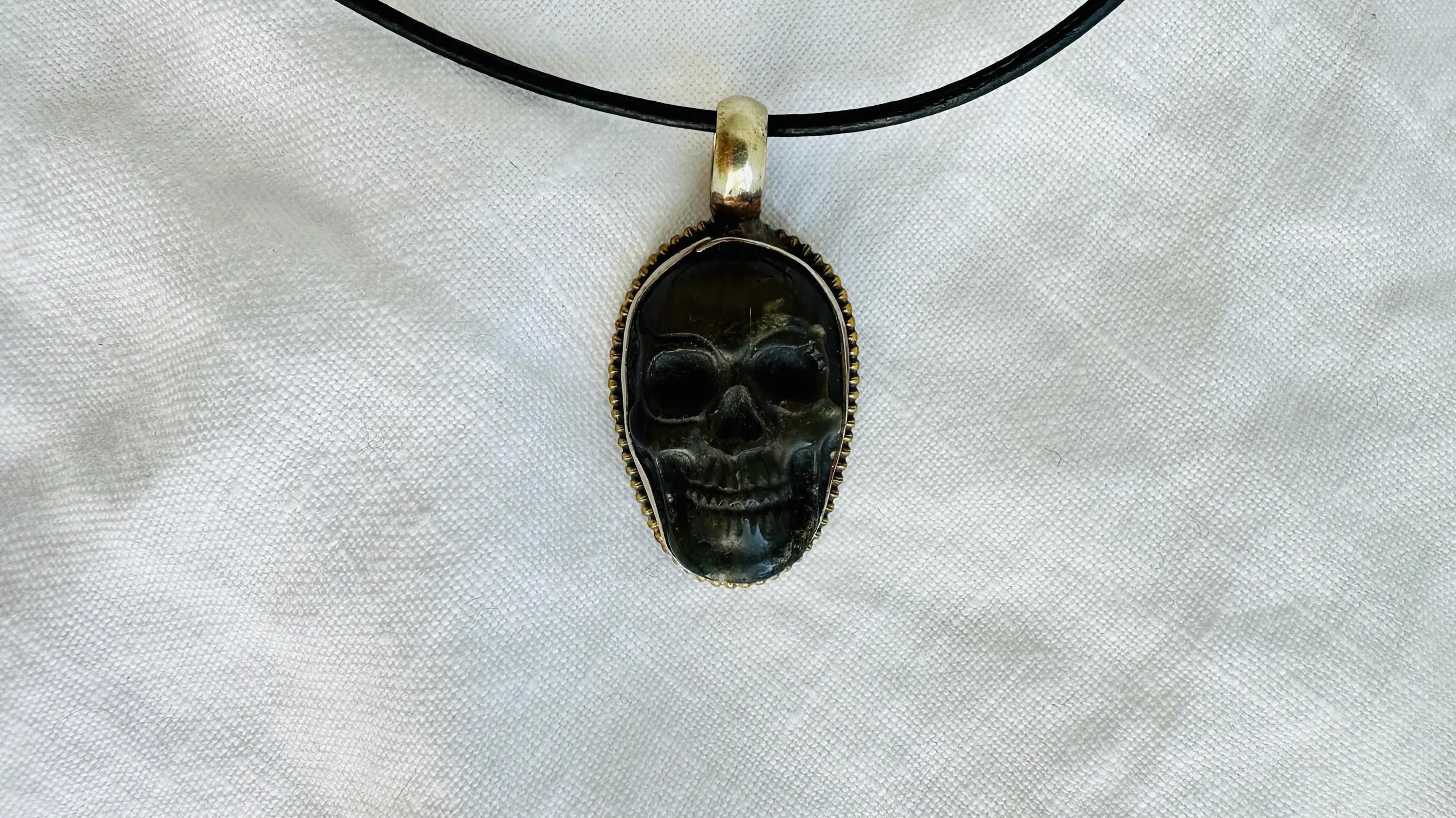 Labradorite Skull Pendant Necklace. Nepalese. 2284